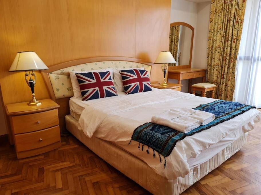 Lovely Waterfront Riverbank Suite With Pool Кучинг Екстериор снимка