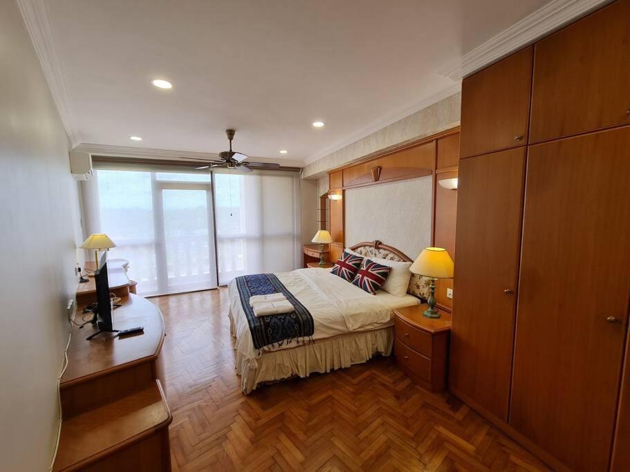 Lovely Waterfront Riverbank Suite With Pool Кучинг Екстериор снимка