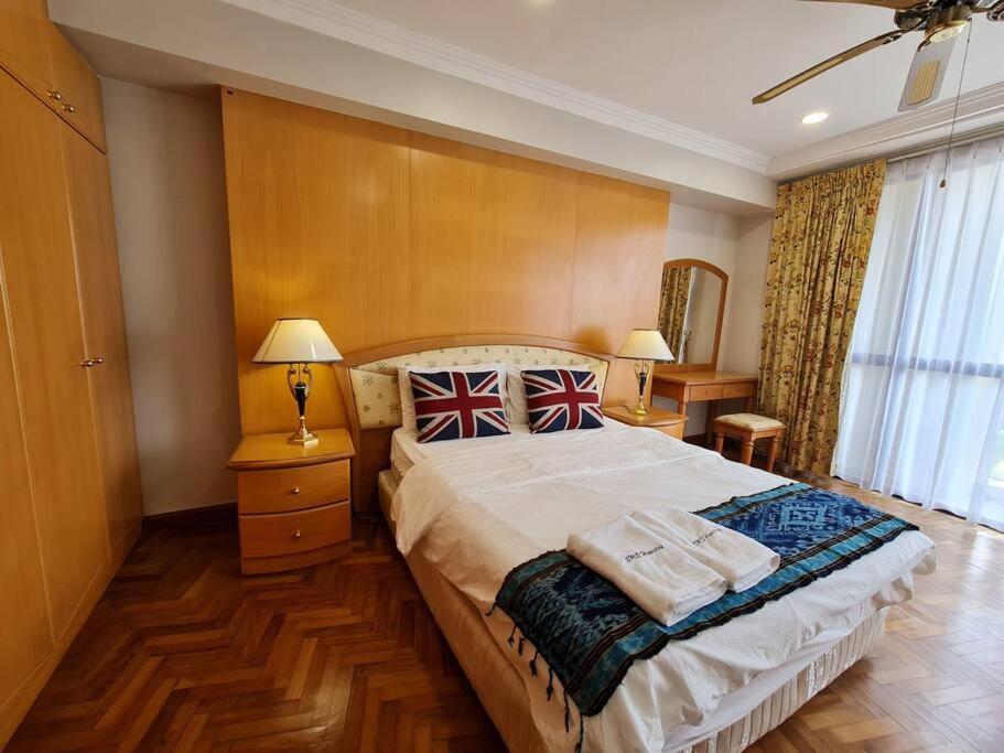 Lovely Waterfront Riverbank Suite With Pool Кучинг Екстериор снимка